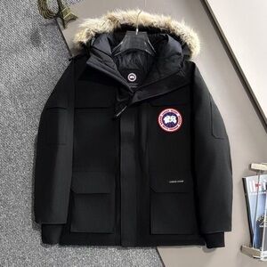 🍒 Canada Goose Black Puffer Jacket with Fur Trim